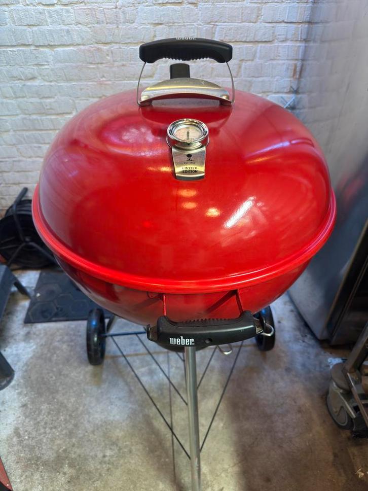 Weber mastertouch gbs red limited edition bbq zgan, Tuin en Terras, Houtskoolbarbecues, Zo goed als nieuw, Met accessoires, Ophalen of Verzenden