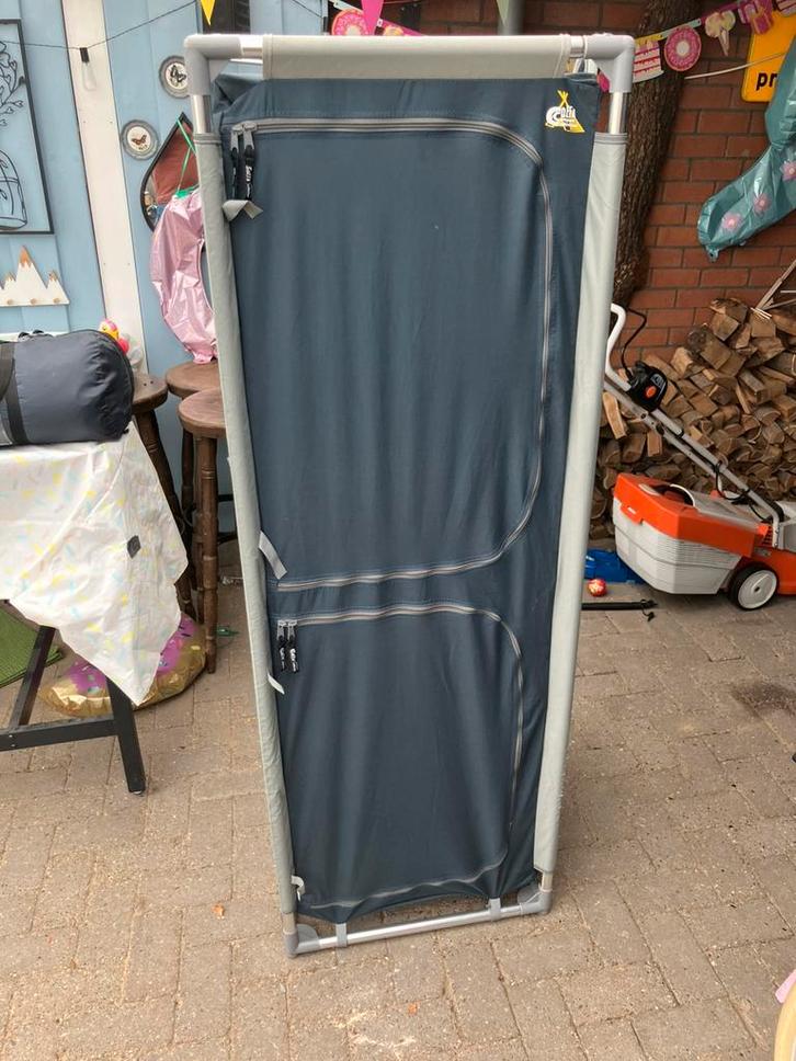 Defa campingkast hoog voor tent schuinekant, Caravans en Kamperen, Kampeermeubelen, Gebruikt, Campingkast, Ophalen