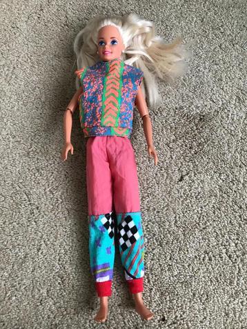 Blonde barbie beschikbaar voor biedingen