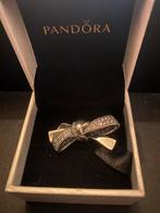 Pandora Bedel Strik Zilver, Sieraden, Tassen en Uiterlijk, Ringen, Met kristal, 18 tot 19, Nieuw, Ophalen of Verzenden