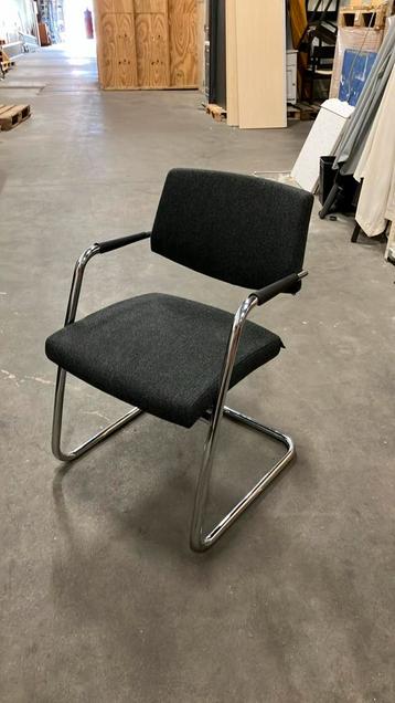 Passepartout stoel beschikbaar voor biedingen