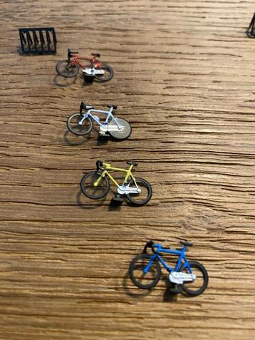 Racefietsen / fietsen v. bij trein HO - 1:87 5-delige set beschikbaar voor biedingen