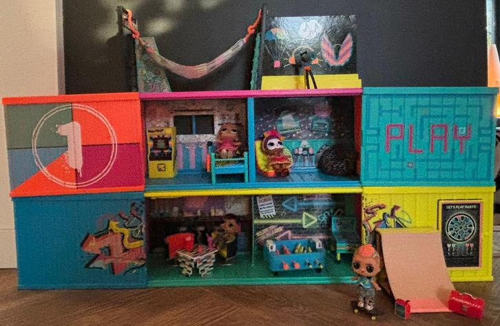 L.O.L. Surprise! OMG House of Surprises, Kinderen en Baby's, Speelgoed | Poppenhuizen, Zo goed als nieuw, Poppenhuis, Ophalen