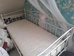 Bedframe 90x200 cm - metaal  - wit - hartjes - met matras, Huis en Inrichting, Ophalen, Gebruikt, 90 cm, Eenpersoons