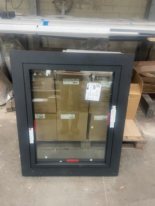 Aluminium Draaikiep-raamkozijn, nieuw, Doe-het-zelf en Verbouw, Kozijnen en Schuifpuien, Nieuw, Raamkozijn, Aluminium, 75 tot 150 cm