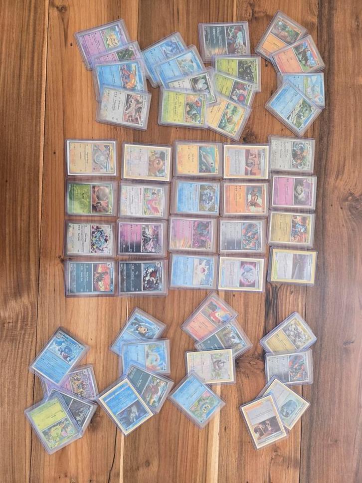 Pokémon kaarten - 48 (r) Holo - 2023 - in toploader!, Hobby en Vrije tijd, Verzamelkaartspellen | Pokémon, Zo goed als nieuw, Meerdere kaarten