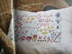 Borduurpatroon  Bloemen en Alfabet op kussen  nr 6237, Hobby en Vrije tijd, Borduren en Borduurmachines, Verzenden, Nieuw, Handborduren