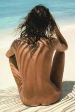 Mooie blote dame genietende van Zon & Zee  voor € 1,00, Verzamelen, Ansichtkaarten | Themakaarten, Verzenden, 1980 tot heden, Ongelopen