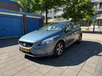 Volvo V40 1.6 D2 Momentum Airco Cruise PDC NW APK, Voorwielaandrijving, Euro 5, Gebruikt, Zwart
