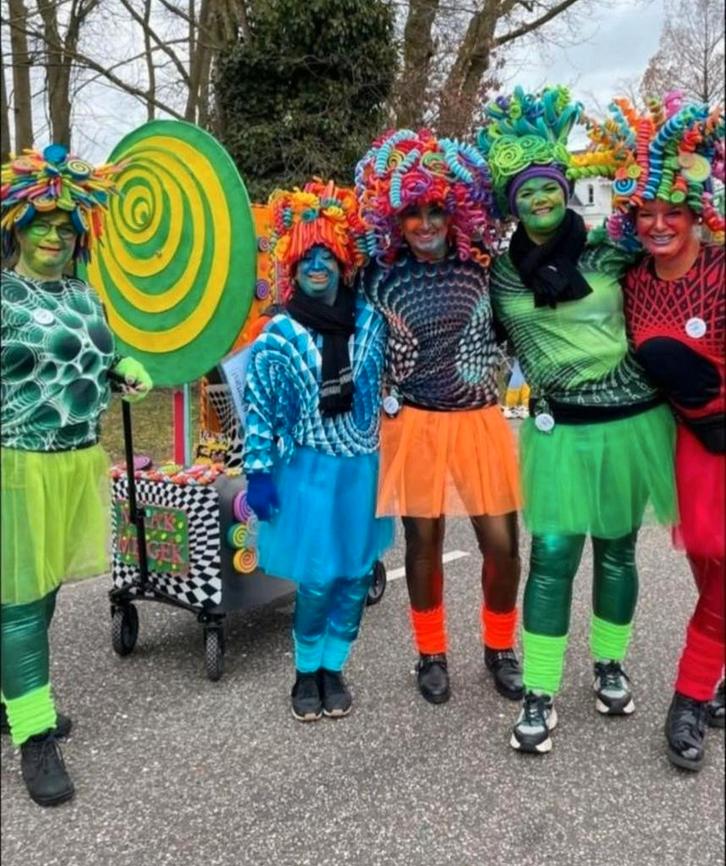 Kleurrijke carnavals loopgroep, Kleding | Dames, Carnavalskleding en Feestkleding, Gedragen, Carnaval, Ophalen