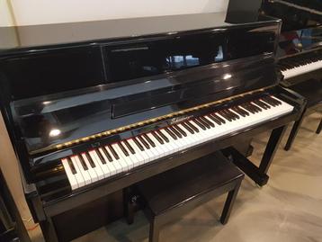 Nagenoeg nieuwe jonge piano Schiedmayer 115 zwart glans. beschikbaar voor biedingen