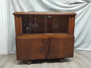 Antiek vitrinekastje / buffetkastje beschikbaar voor biedingen