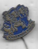 VARKENTJES KNIR KNAR EN KNOR STRIP SPELD BLAUWE UITGAVE, Verzamelen, Verzenden, Gebruikt, Overige onderwerpen, Speldje of Pin