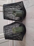 2 zwarte metalen windlichten hoogte 23cm breedte 18cm, Ophalen of Verzenden, Zo goed als nieuw