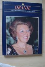 BEATRIX VORSTIN VAN VANDAAG Serie Oranje ons vorstenhuis, Boeken, Ophalen of Verzenden, Zo goed als nieuw