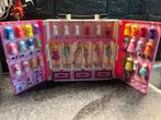 Barbie Kledingkast Koffer - Vintage Gevuld, Kinderen en Baby's, Speelgoed | Poppen, Ophalen of Verzenden, Gebruikt, Barbie