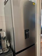 Hisense RB327N4WC1 Koel-vriescombinatie, Ophalen, 200 liter of meer, 160 cm of meer, Zo goed als nieuw