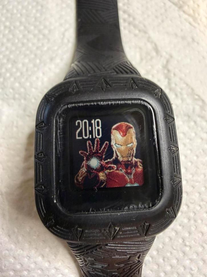 Garmin vivofit jr 3 + extra bandje, Sieraden, Tassen en Uiterlijk, Smartwatches, Gebruikt, Android, Zwart, Afstand, Waterdicht