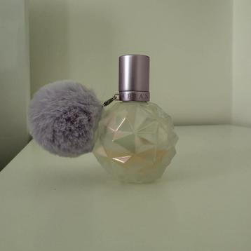 Ariana Grande Moonlight parfum beschikbaar voor biedingen