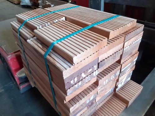 Partij zware brugdekdelen afzaagstukken 40x200x690mm 43 st., Tuin en Terras, Palen, Balken en Planken, Planken, Minder dan 180 cm
