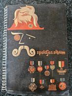 Speldjes verzameling in album, Verzamelen, Speldjes, Pins en Buttons, Ophalen of Verzenden, Gebruikt, Merk, Speldje of Pin