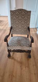 Antieke fauteuil met houtsnijwerk, Ophalen