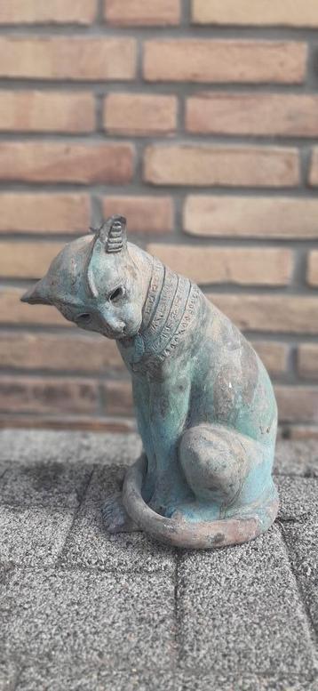 Kat in brons beschikbaar voor biedingen