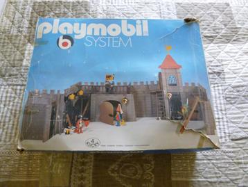 VINTAGE PLAYMOBIL KASTEEL EN FORT UIT JAREN 70/80 beschikbaar voor biedingen