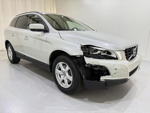 Volvo XC60 2.4D Momentum AWD Automatic (bj 2010, automaat), Auto diversen, Schadeauto's, Automaat, Diesel, SUV of Terreinwagen