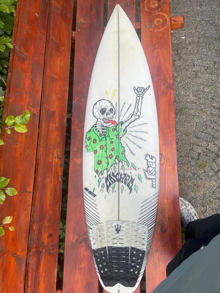 5,6 surfboard Lost, Watersport en Boten, Golfsurfen, Gebruikt, Shortboard, Met vinnen, Met koord, Ophalen