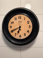 BLIKKEN SCHOOLKLOK MET VASTE SLINGER, Antiek en Kunst, Antiek | Klokken, Ophalen of Verzenden