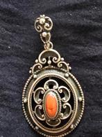 Prachtig en groote ziveren hanger met bloedkoraal, Ophalen of Verzenden, Zo goed als nieuw, Zilver, Zilver