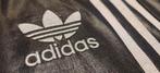 Adidas Chile62 trainingsbroek. (Zwart / Zilver) Maat S(m), Kleding | Heren, Maat 46 (S) of kleiner, Algemeen, Ophalen of Verzenden