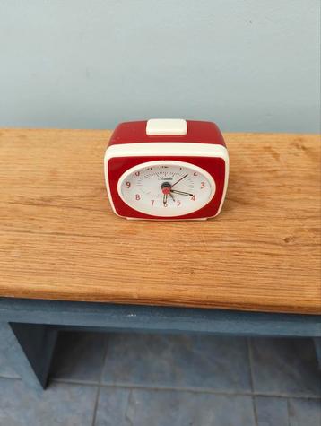 Retro Wekker - Charmante Vintage Stijl beschikbaar voor biedingen