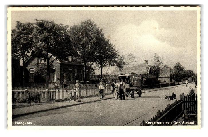 Hoogkerk, Kerkstraat met Ger. School, Verzamelen, Ansichtkaarten | Nederland, Gelopen, Groningen, 1920 tot 1940, Verzenden