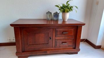 Stevige houten TV meubel/wandkast - Zo goed als nieuw! beschikbaar voor biedingen