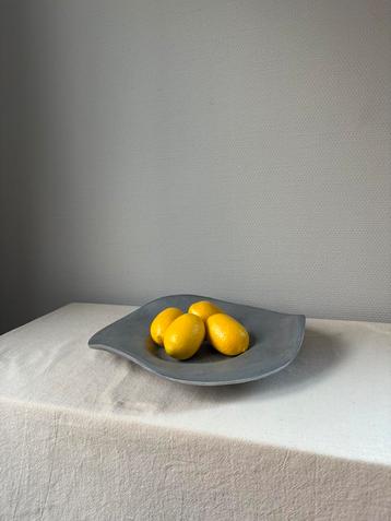 Preloved organic shape metalen schaal zilverkleurig h32cm beschikbaar voor biedingen