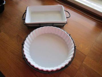 2 Ovenschalen+houders. beschikbaar voor biedingen