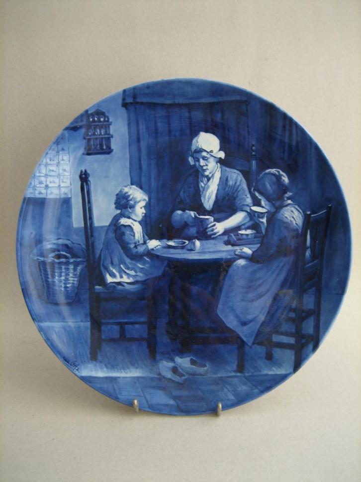 Groot aardewerk bord Porceleyne Fles naar Artz, Antiek en Kunst, Antiek | Wandborden en Tegels, Ophalen