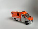 model MB Mercedes Sprinter rettungswagen ambulance Siku 1/50, Hobby en Vrije tijd, Modelauto's | 1:50, Ophalen of Verzenden, Gebruikt
