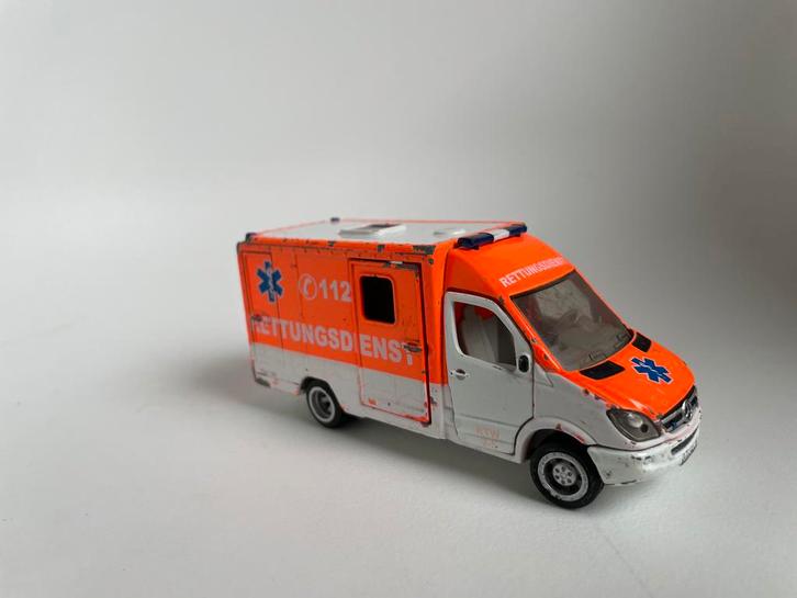 model MB Mercedes Sprinter rettungswagen ambulance Siku 1/50, Hobby en Vrije tijd, Modelauto's | 1:50, Gebruikt, Auto, SIKU, Ophalen of Verzenden