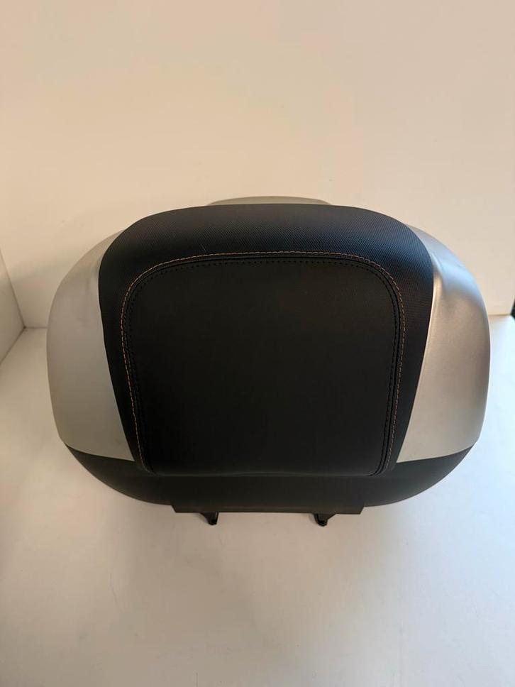 Piaggio Topkoffer in kleur + Rugsteun, Motoren, Tuning en Styling, Ophalen
