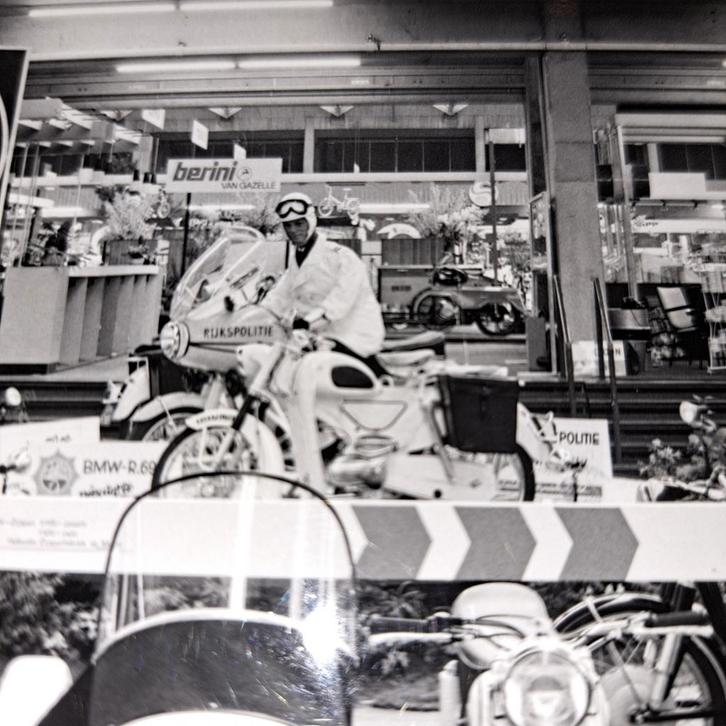 Zeldzame foto BMW Rijkspolitie 1960, Verzamelen, Automerken, Motoren en Formule 1, Gebruikt, Motoren, Ophalen of Verzenden