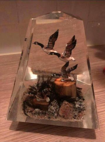Alessandro Albrizzi Wild geese scene paperweight beschikbaar voor biedingen