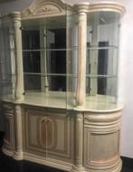Beige vitrinekast in goede staat - 220x200 cm, Huis en Inrichting, Kasten | Vitrinekasten, Ophalen, 200 cm of meer, Met deur(en)