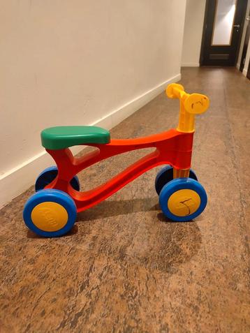 Loopfiets in goede staat beschikbaar voor biedingen