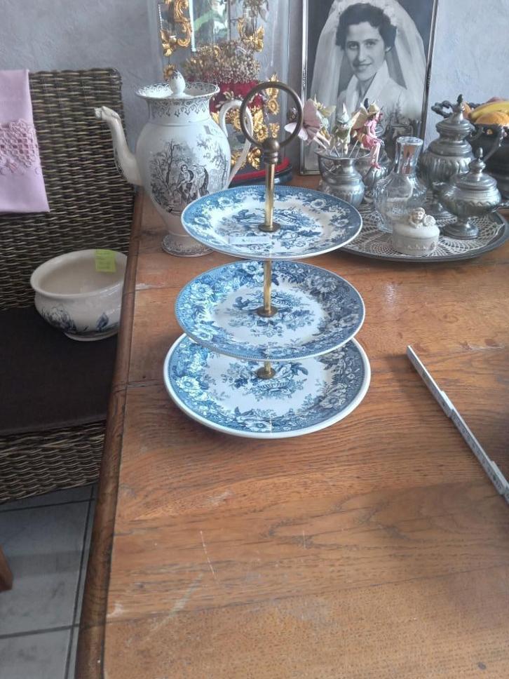 prachtige 3 hoge etagere gaaf BALMORAL van, Antiek en Kunst, Antiek | Servies los, Ophalen of Verzenden