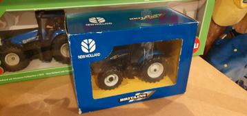 Britains New Holland Ts135A Tractor 1:32 Dealerdoos beschikbaar voor biedingen