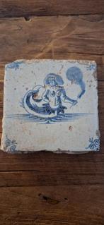 Delfst blauwe tegel 17e eeuw met zeemeermin., Antiek en Kunst, Antiek | Wandborden en Tegels, Ophalen of Verzenden