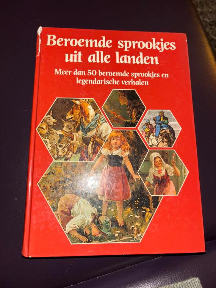 Beroemde Sprookjes uit alle landen - 1988, Boeken, Sprookjes en Fabels, Gelezen, Ophalen of Verzenden